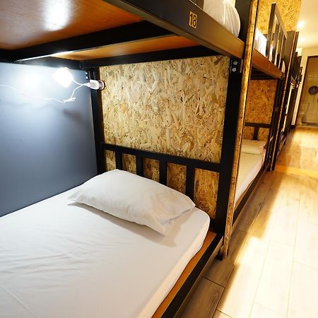 At Box Hostel 清邁 外观 照片