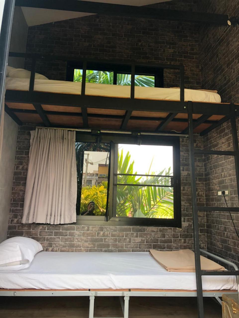 At Box Hostel 清邁 外观 照片