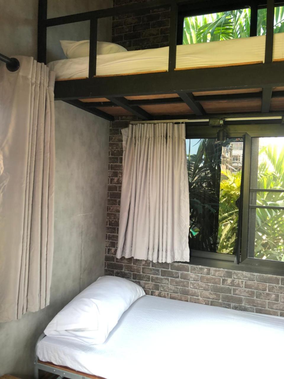 At Box Hostel 清邁 外观 照片